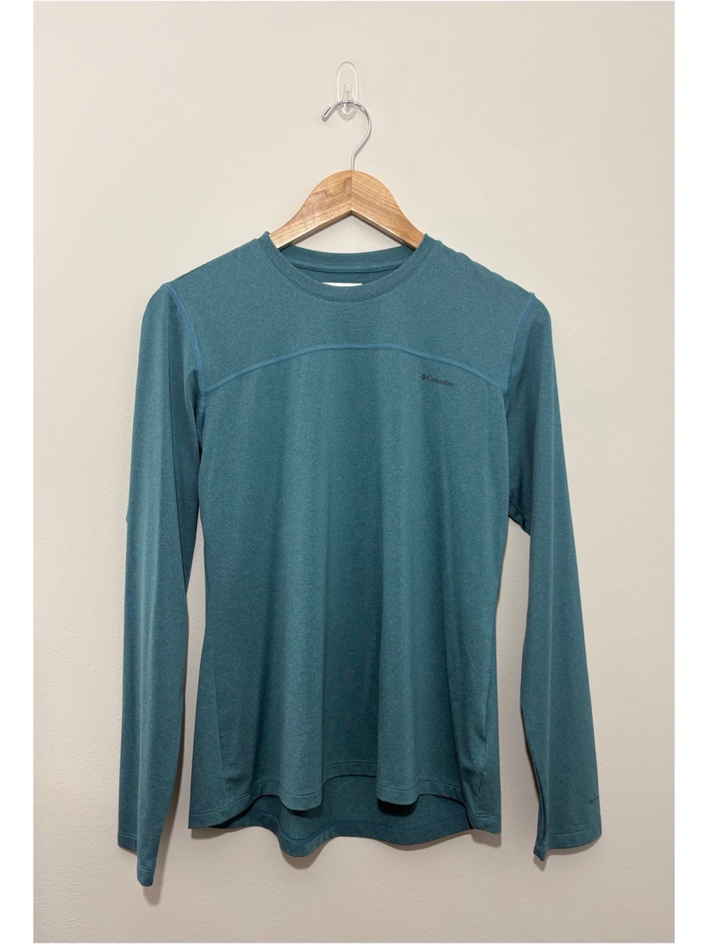 Columbia teal basic long sleeve moisture-wicking shirt (medium)